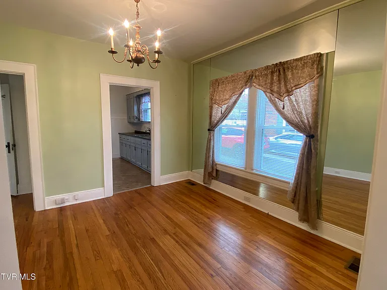 600 Franklin St — Photo 6