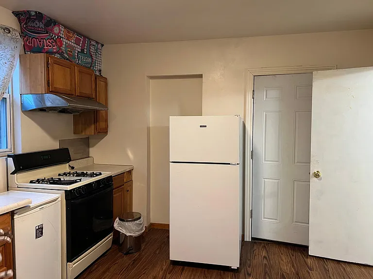 224 W 24th Pl #2F — Photo 11