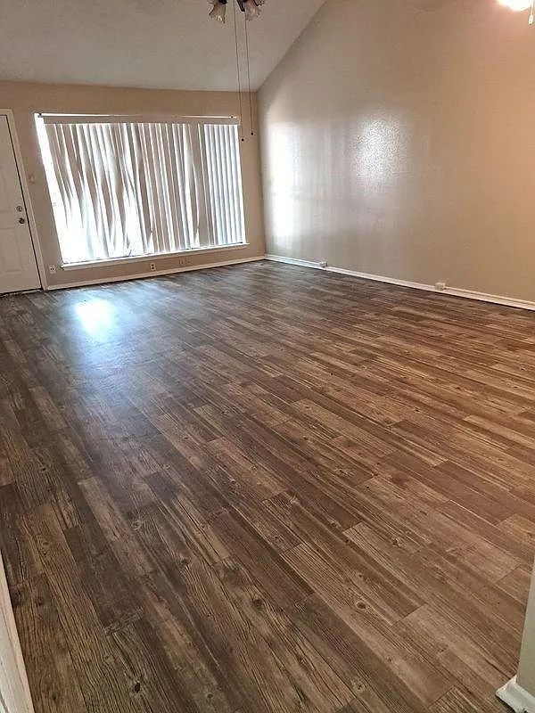 3 bed, 2.0 bath, 1228 sqft, $1,450 — Photo 3