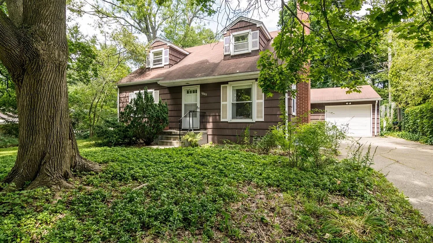 1809 Anderson Ave photo 1