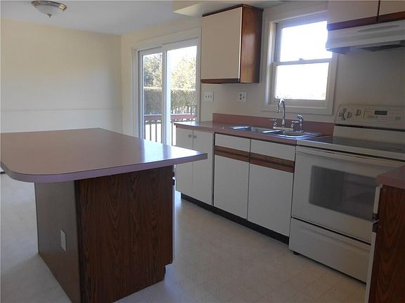 3rd image of 96 Lucy Ave