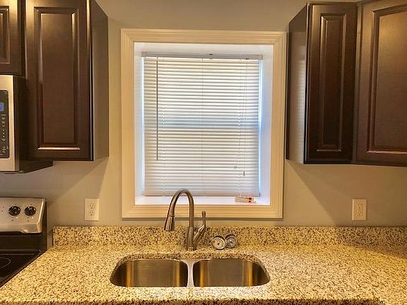 3rd image of 159 Lonsdale Ave APT 1