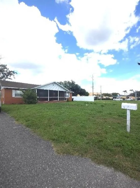 2 bed, 1.0 bath, 1404 sqft, $1,999 — Photo 1