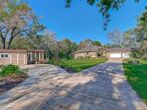 There is plenty of parking for all your family and friends to entertain with extended driveway and the storage shed and greenhouse to the side.