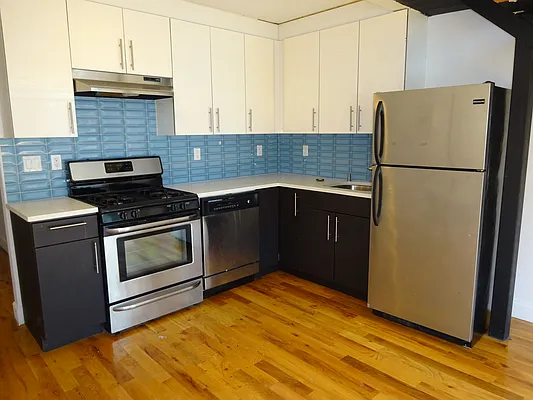 Rented by Bahar Management | media 36