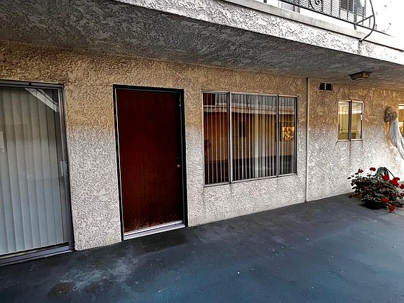 3rd image of 2220 W Victory Blvd APT 103