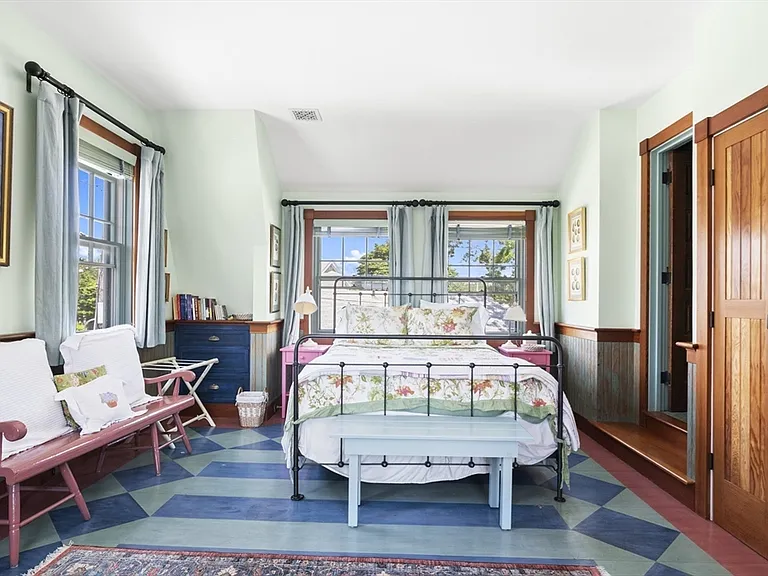 21 McKinley Ave — Photo 11