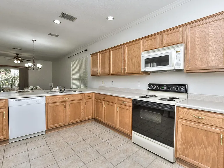 508 Texas Dr — Photo 12