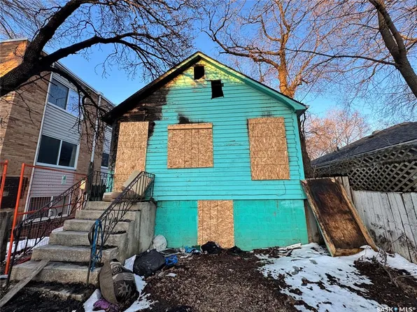 120 T AVENUE S, Saskatoon, SK S7M 3A8