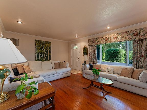 3rd image of 232 S Orchard Avenue
