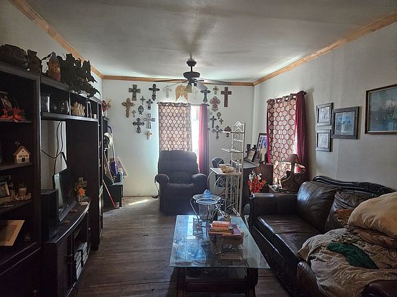 5th image of 106 W Oak St