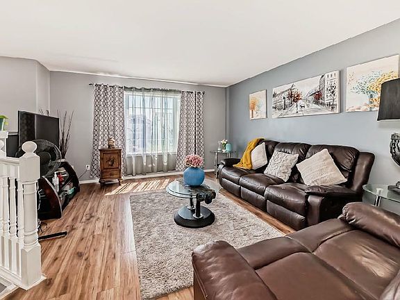 3rd image of 143 Lanterman Close
