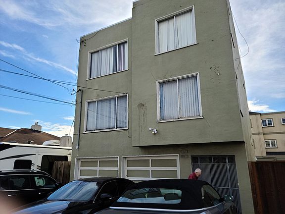 2nd image of 937 Commercial Ave