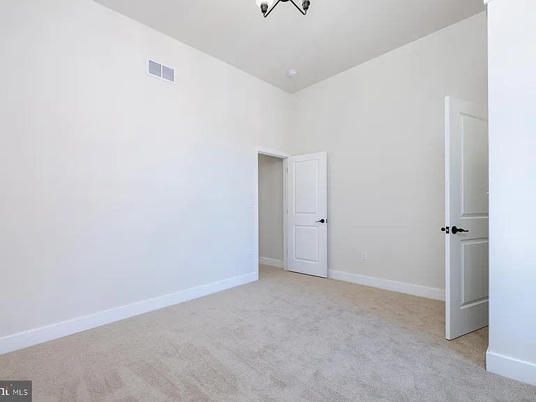 151 N York St #C — Photo 12