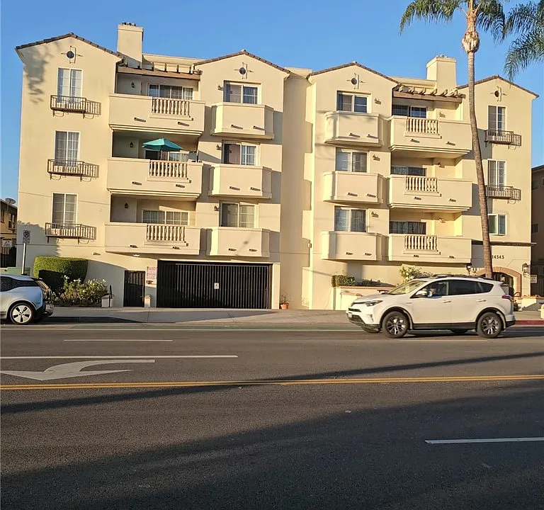14343 Burbank Blvd #305