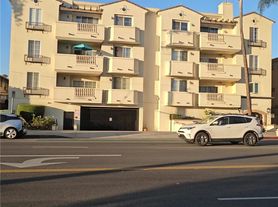 14343 Burbank Blvd, Van Nuys, CA