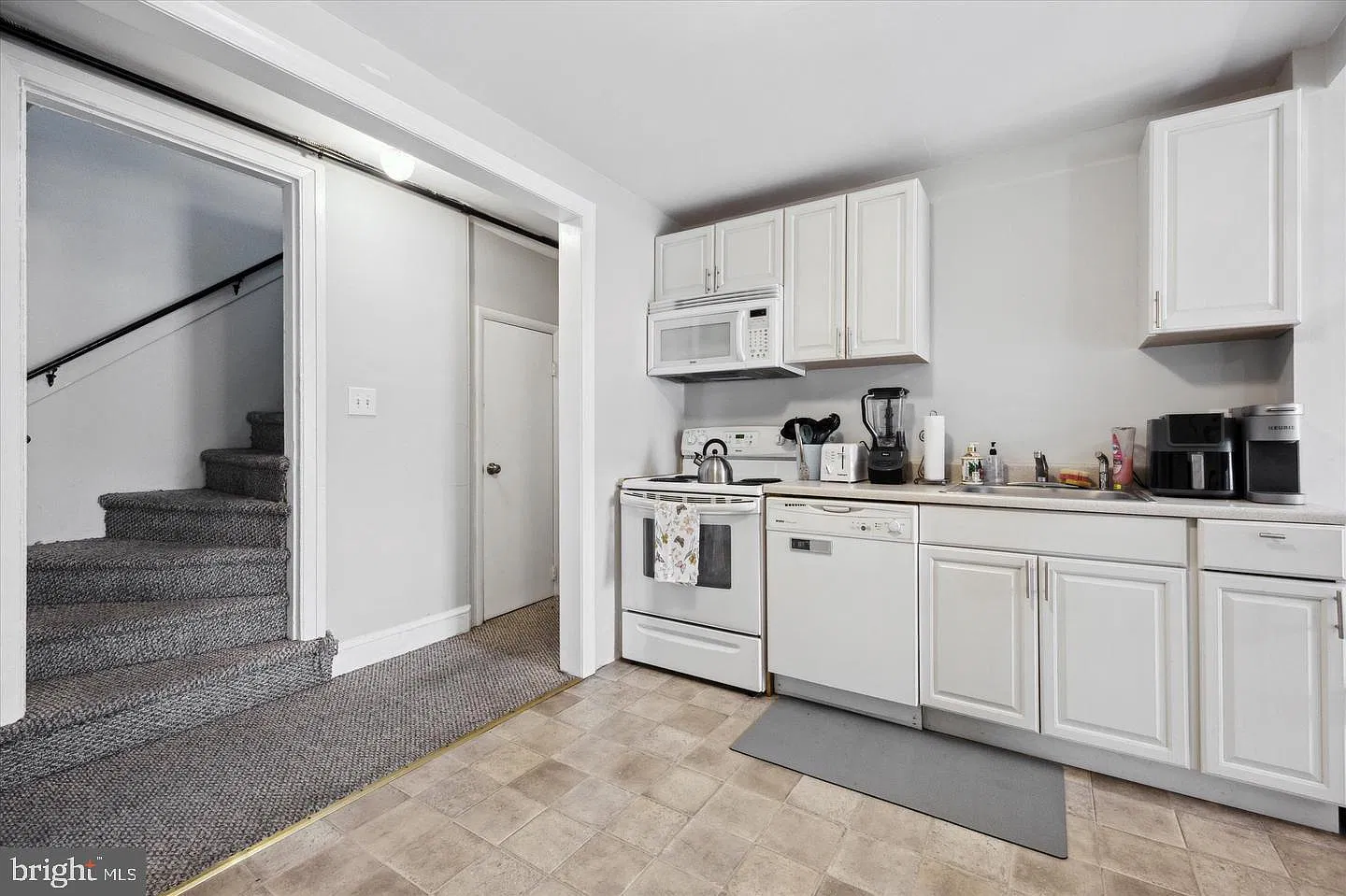 2 bed, 1.0 bath, 1000 sqft, $3,295 — Photo 4