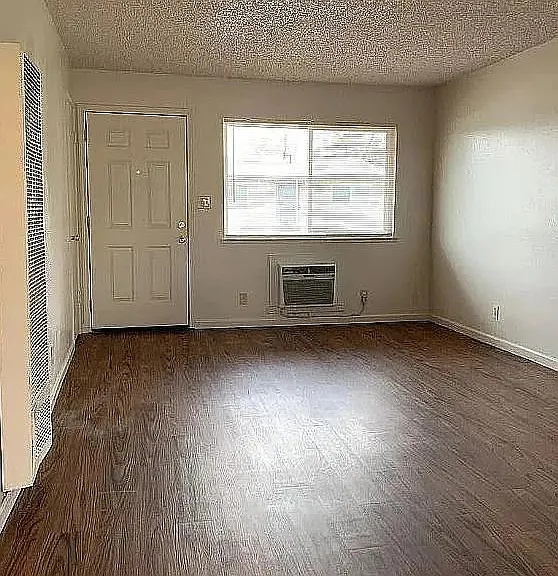 4431 E Hedges Ave #C — Photo 2