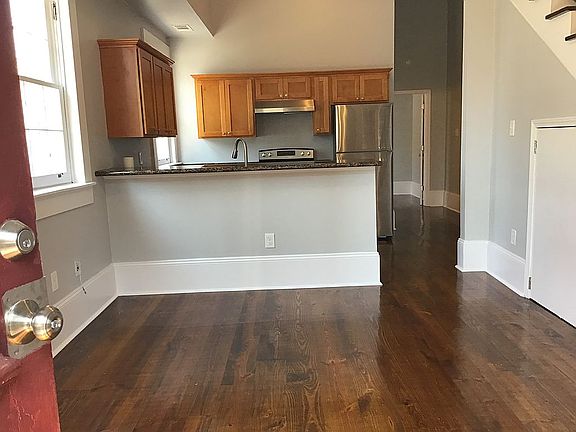 2nd image of 2701 Burgundy St