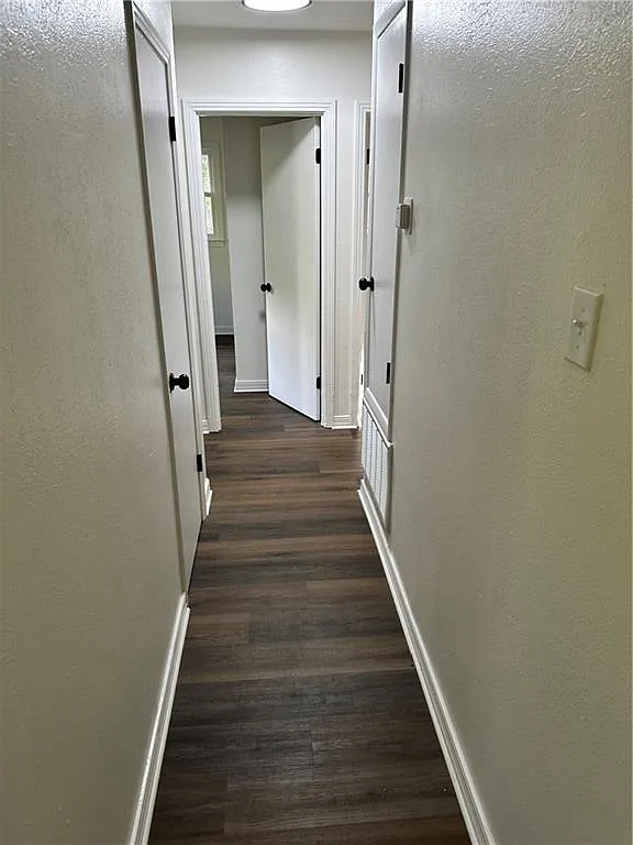 3 bed, 1.0 bath, 1100 sqft, $1,400 — Photo 4