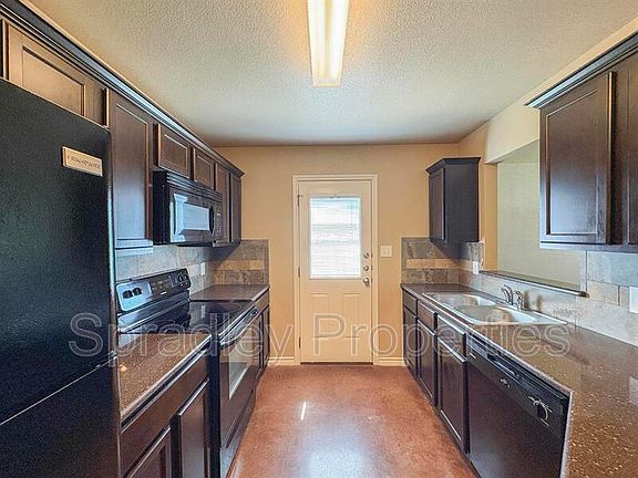 4th image of 723B E Ridge Blvd