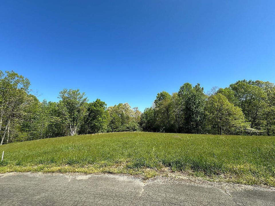 2nd image of 10 Caney Ln