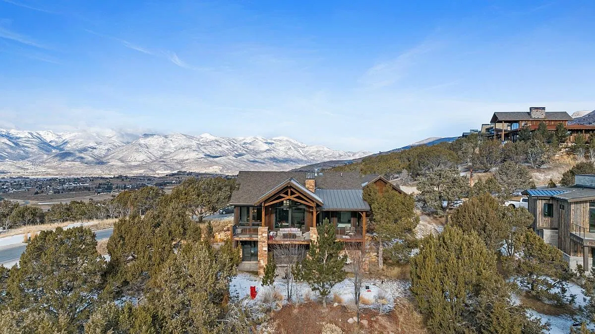 3 bed, 3.5 bath, 3645 sqft, $6,500 — Photo 3