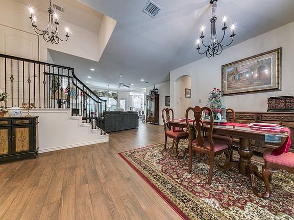 3rd image of 1508 Bowie Cir