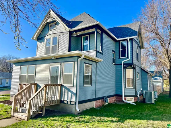 102 W Washington St, Elk Point, SD 57025