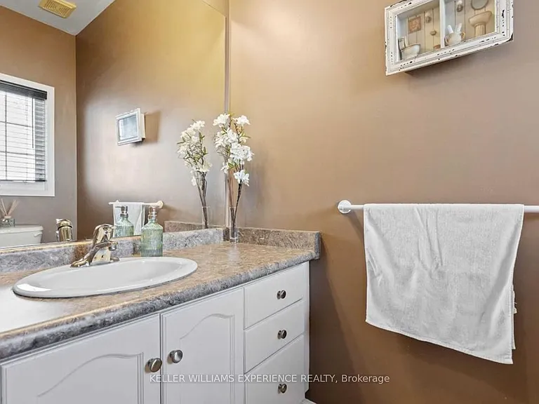 488 Yonge St #16 — Photo 3