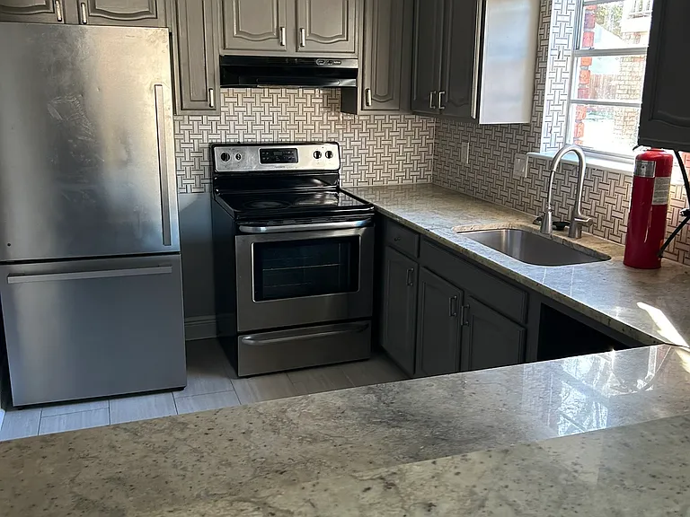 2745 Tupelo St — Photo 1