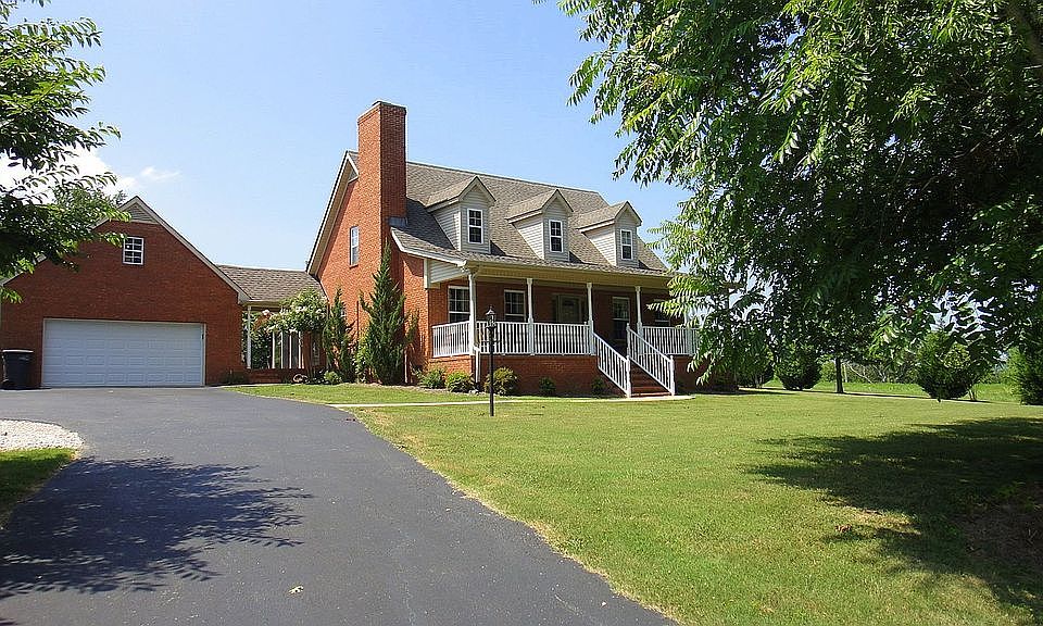 1st image of 2879 Carters Creek Station Rd