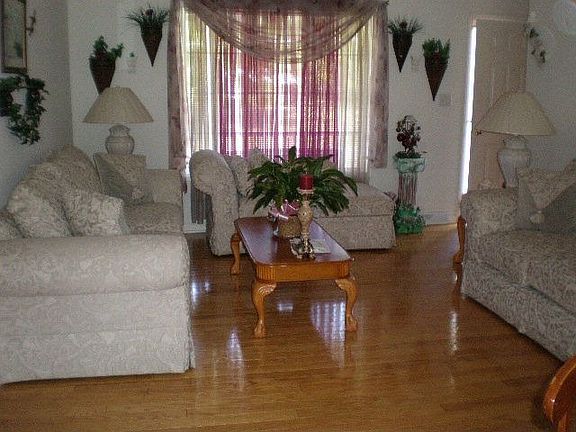 2nd image of 520 Crestview Dr