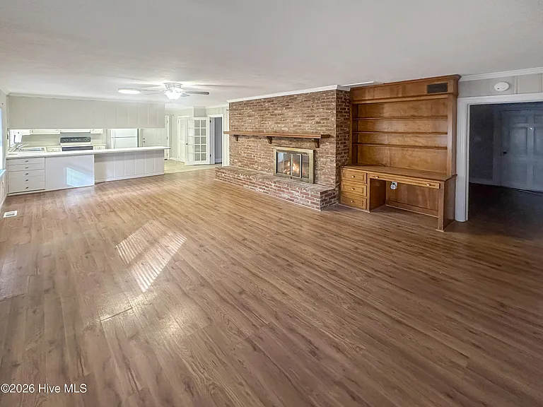2610 Evans St — Photo 3