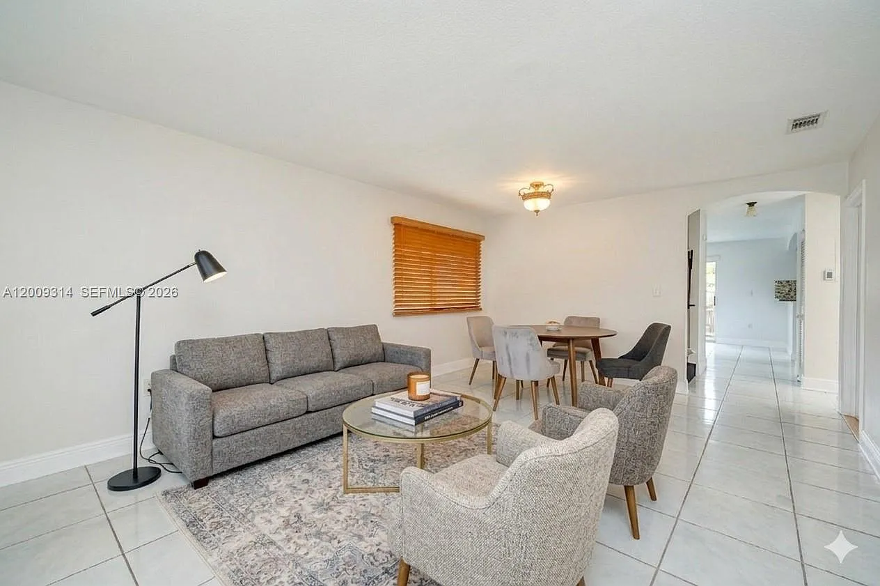 4 bed, 3.0 bath, $3,300 — Photo 3