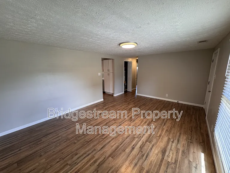 655 Eavey St — Photo 22
