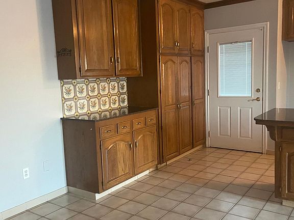3rd image of 13620 Chinquapin Dr