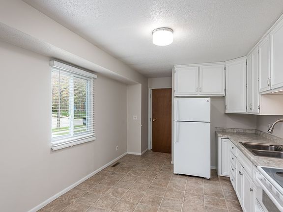 5th image of 600 Hollybrook Dr