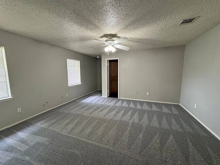 104 Hillside Dr — Photo 4