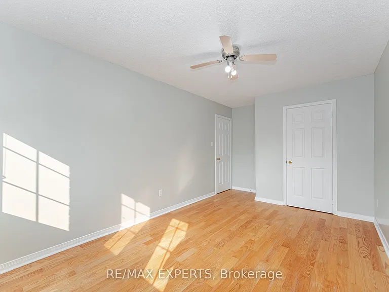 82 Twin Pines Cres — Photo 17