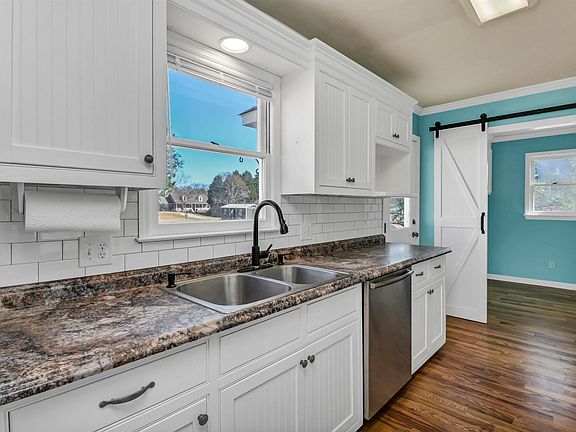 5th image of 166 Cornish Way