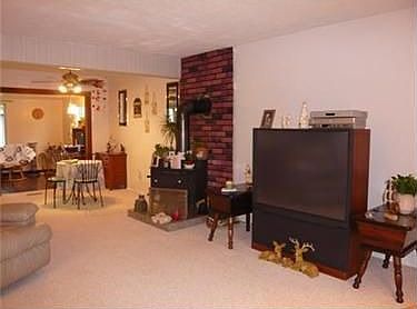 5th image of 7 Dover Dr