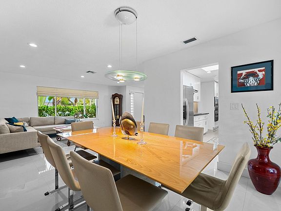 3rd image of 326 Seven Isles Drive