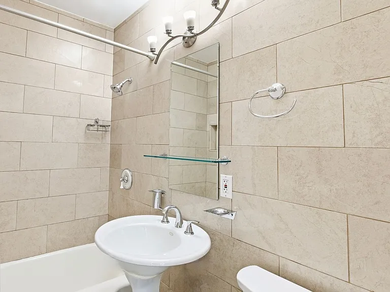 17418 Califa St — Photo 22