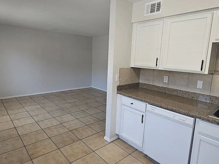 Hayden Terrace — Photo 81