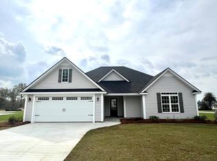 4041 Landings Cir, Hahira, GA 31632