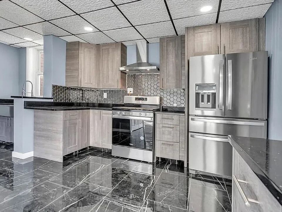1st image of 2717 W Peterson Ave #2E