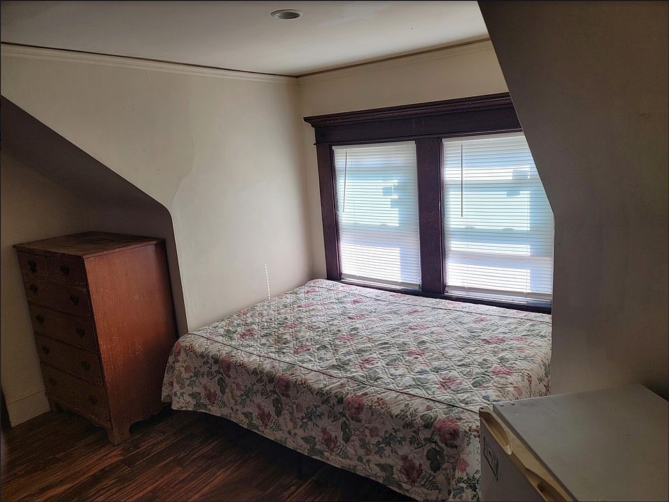 2nd image of 24 Edlie Ave #6