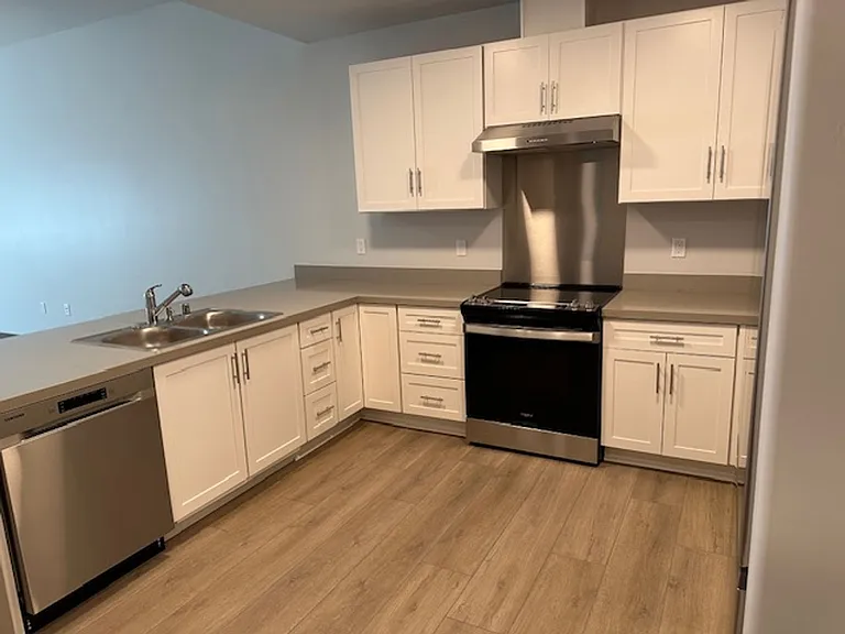 Village Place Apartments — Photo 35