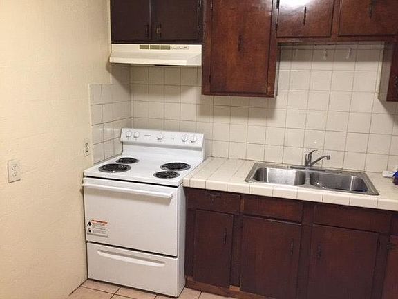 2nd image of 2105 W Barcelona Ave